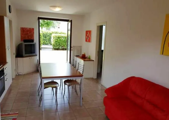 Con Piscina A Apartmán